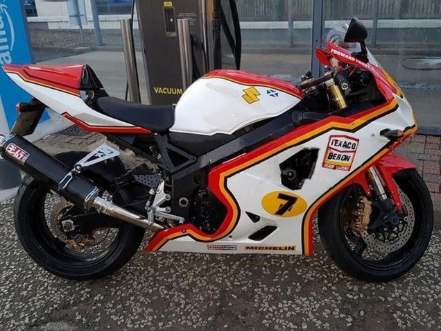 Suzuki GSXR 600 / GSXR 750 Motorrad Verkleidung 2004-2005 - Weiss Rot Gelb Michelin Texaon Heron 7