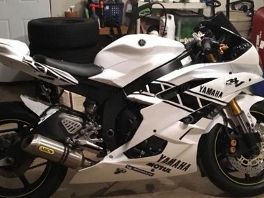 Yamaha YZF 600 R6 Motorrad Verkleidung 2006-2007 - Weiss Glanzendes Schwarz Motul Michelin