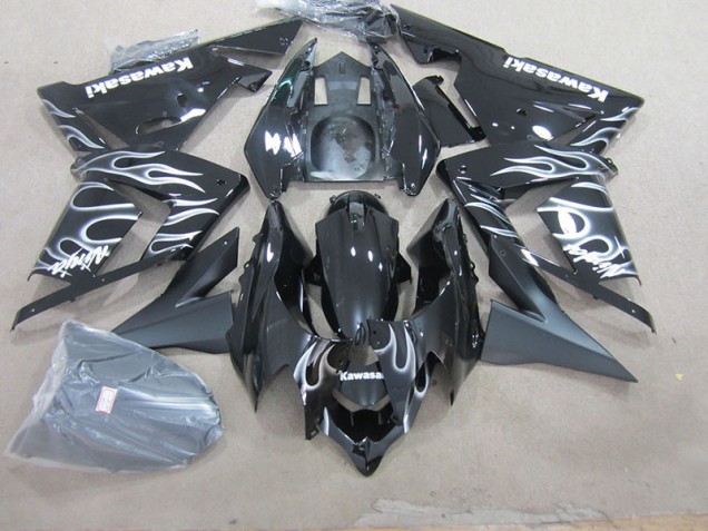 ZX10R 2003-2005 Motorrad Verkleidungen - Schwarz mit Weißer Flamme ZX10R 2003-2005 Motorrad Verkleidungen - Schwarz mit Weißer Flamme